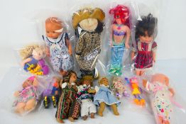 Troll - Betty Spaghetti - Others - A collection of loose dolls in various sizes and made from a