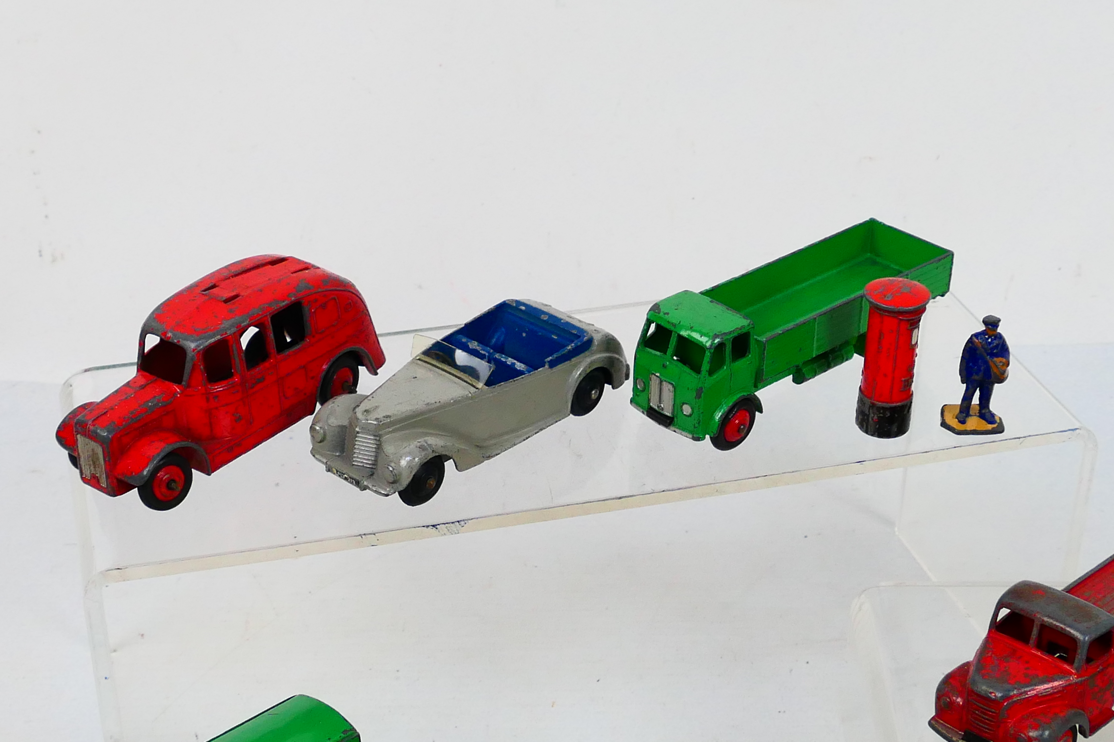 Dinky - A group of unboxed vehicles including Vauxhall saloon # 30d, Armstrong Siddeley # 38e, - Image 2 of 5