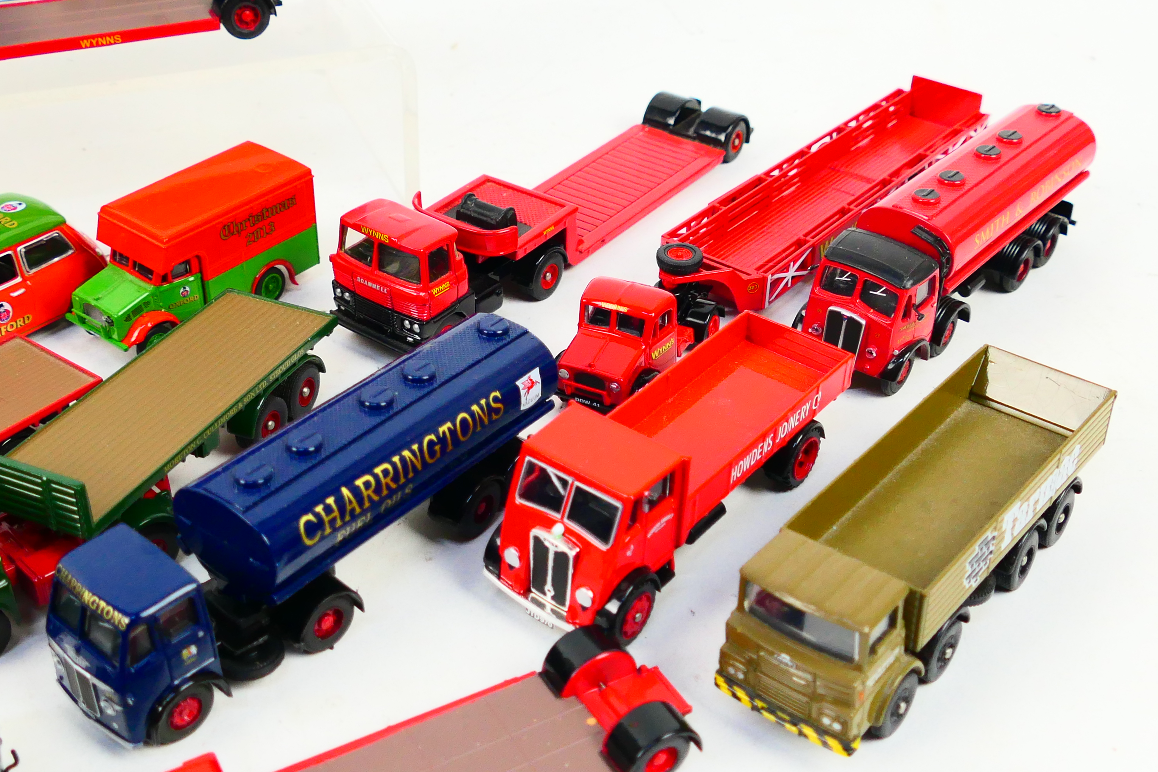 Oxford Diecast - Classix - Corgi - Lledo - Approximately 30 diecast model vehicles in various - Image 7 of 7
