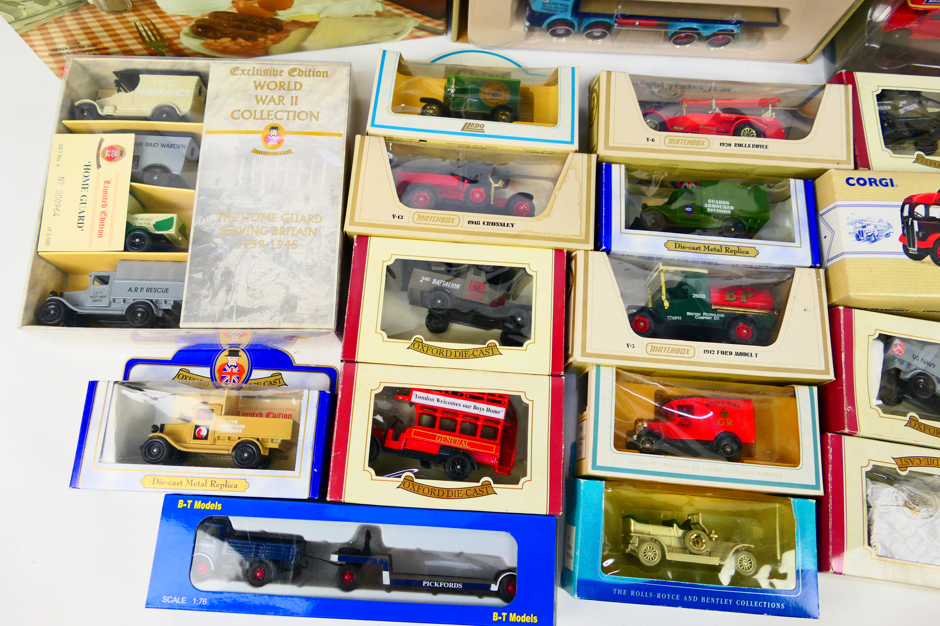 Corgi - Lledo - Oxford Diecast - Matchbox - A boxed group of over 30 boxed diecast model vehicles - Image 4 of 5