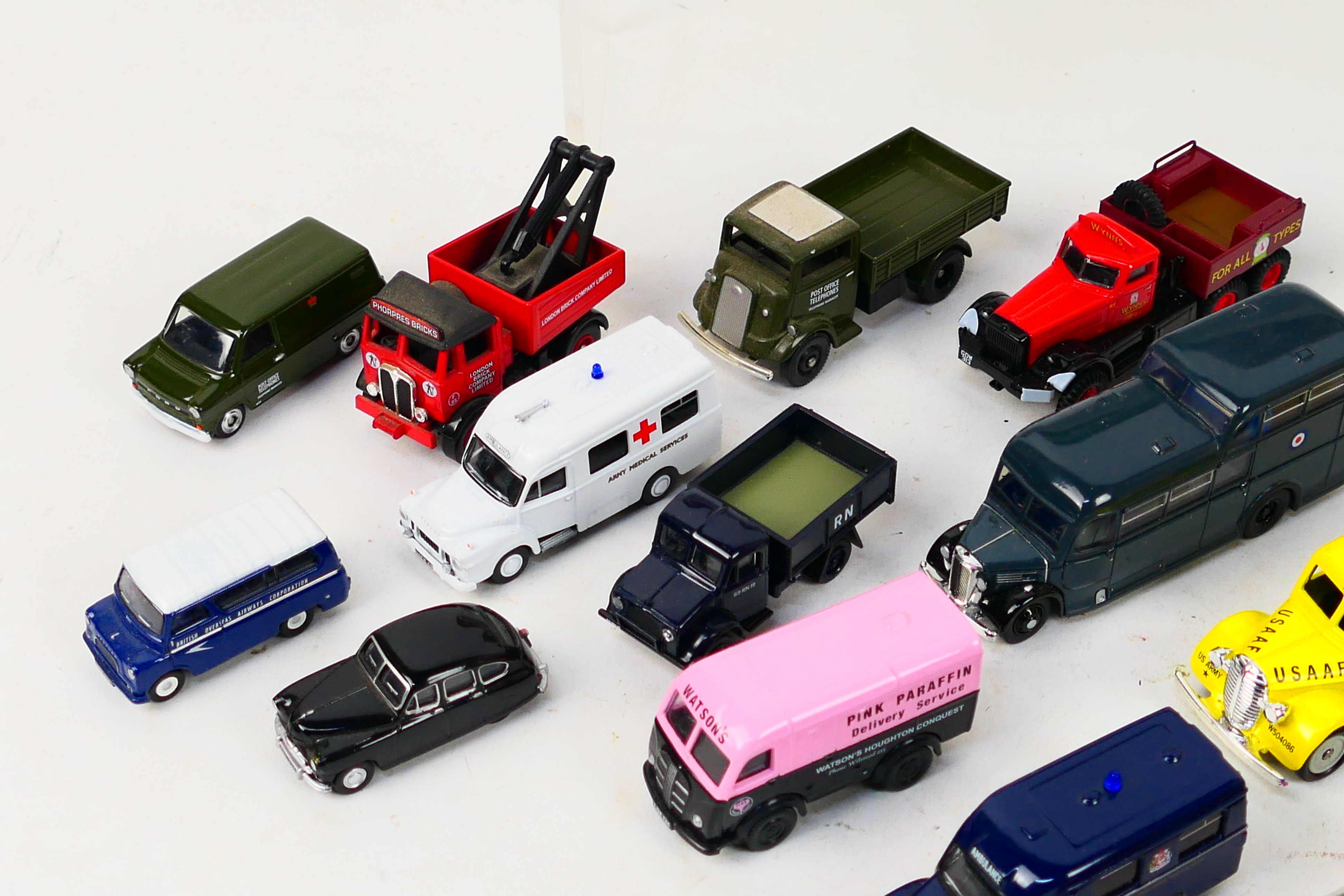 Oxford Diecast - Classix - Corgi - Lledo - Approximately 30 diecast model vehicles in various - Image 3 of 6