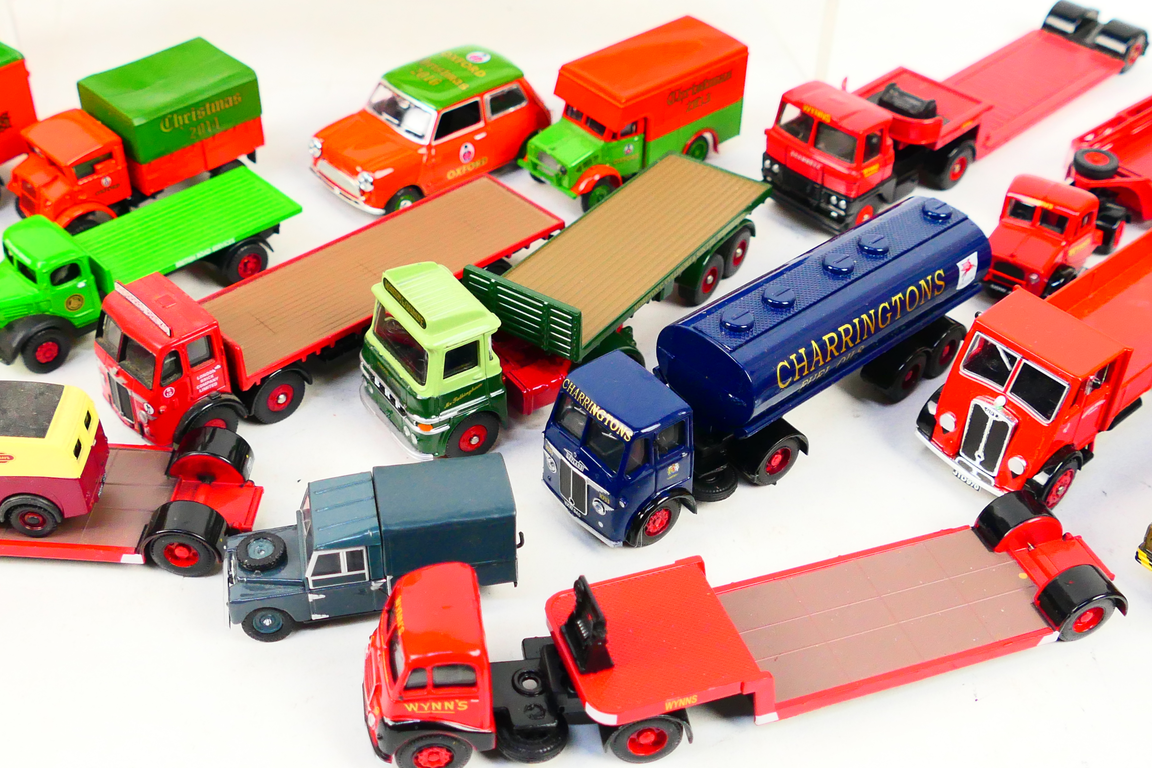 Oxford Diecast - Classix - Corgi - Lledo - Approximately 30 diecast model vehicles in various - Image 6 of 7