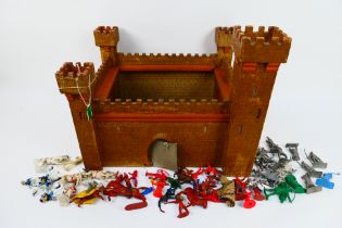 Crescent - Hilco - Britains - A vintage wooden fort with soldiers.