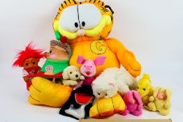 Paws - Thomas Dam - Garfield - Trolls - A group of vintage soft toys including a large Garfield