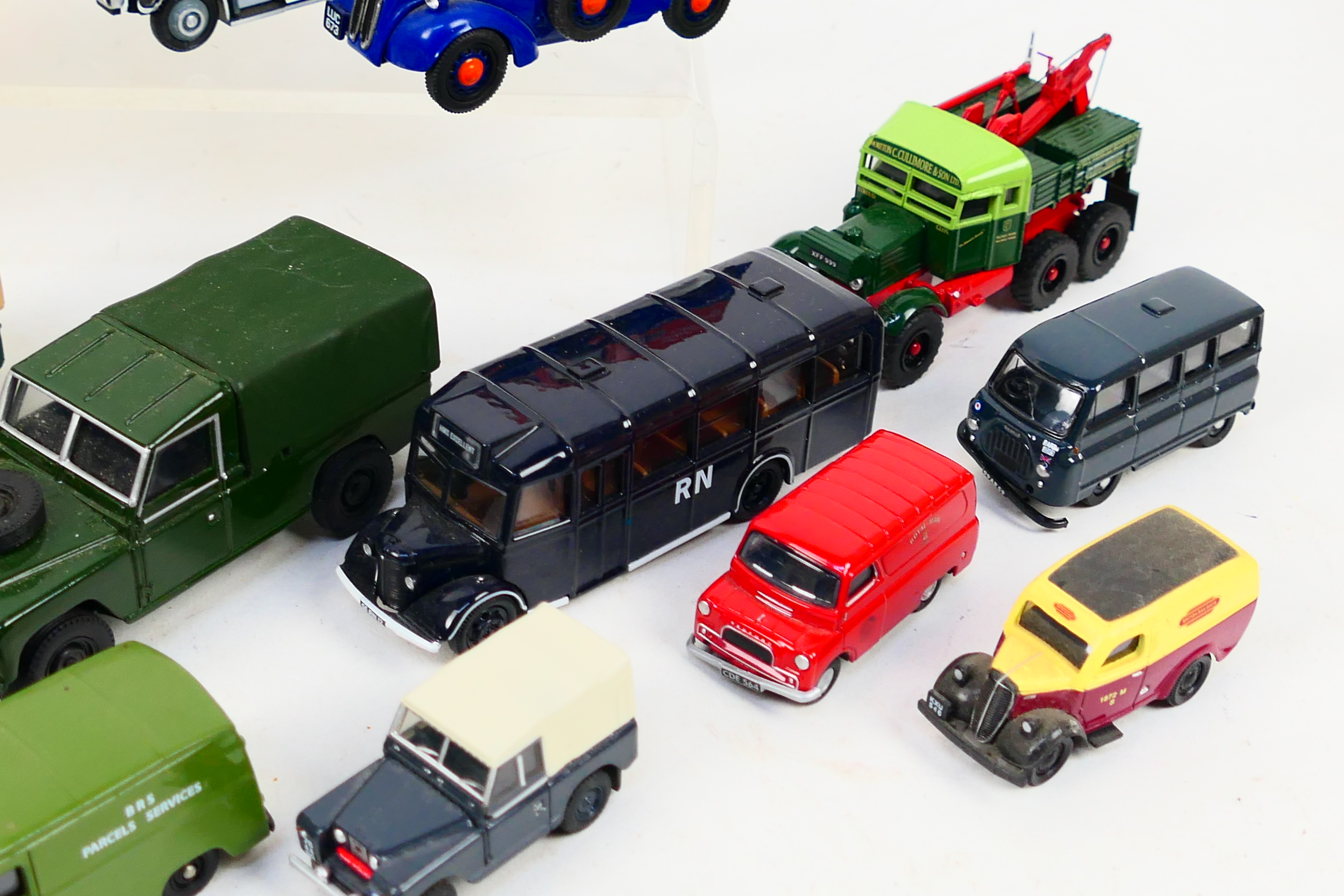 Oxford Diecast - Classix - Corgi - Lledo - Approximately 30 diecast model vehicles in various - Image 6 of 6