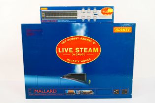 Hornby - A boxed Hornby R1041 OO gauge LIVE STEAM Class A4 4-6-2 'Mallard' train set.