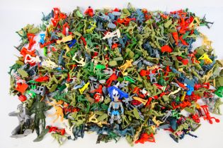 Britains - Britains Deetial - Airfix - Crescent - Others - A large quantity of loose plastic