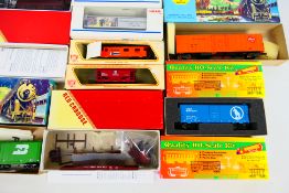 Marklin - Red Caboose - Athearn - Rivarossi - 19 x boxed HO gauge wagons and kits,