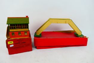 Hornby - Two boxed Hornby O gauge accessories which include a Hornby #42370 No.
