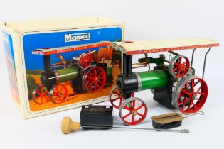 Mamod - A boxed #123 T.E.1a Mamod Steam Tractor - Comes with steering shaft.