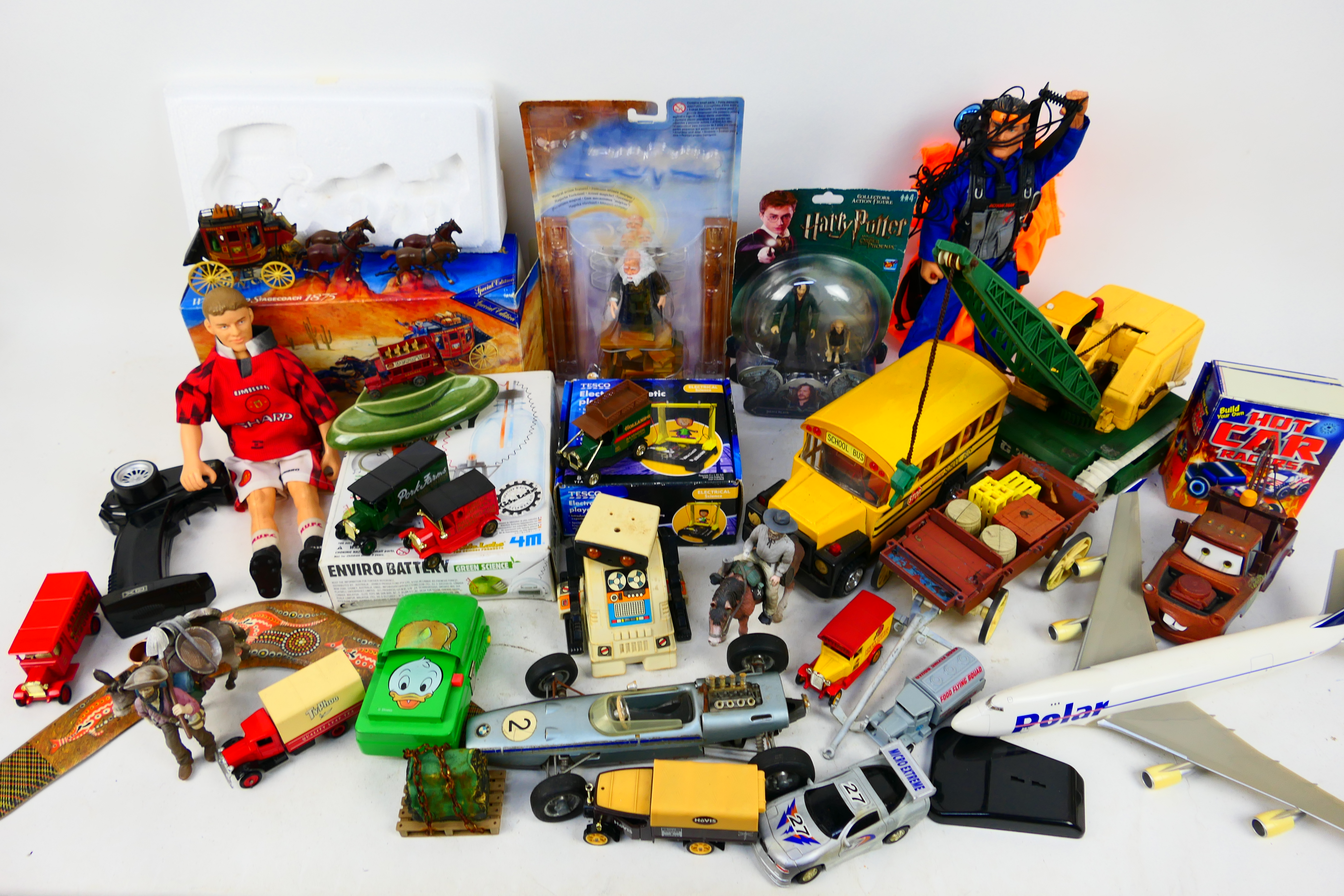 Matchbox - Gama - Action Man - Others - A mixed lot containing diecast models, plastic vehicles,