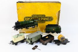Basset Lowke - A boxed Basset Lowke Clockwork O gauge Goods Set.