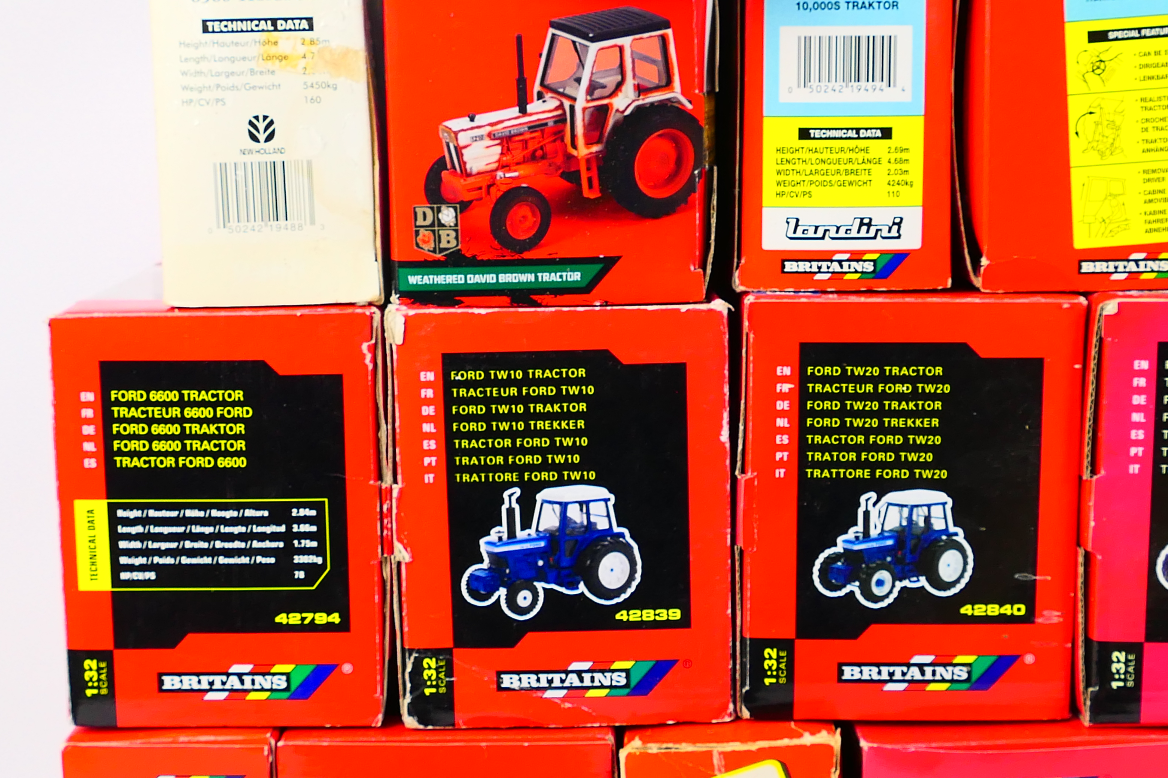 Britains - 28 x empty tractor boxes, 25 x of which are Britains, they are dusty from storage, - Image 3 of 8