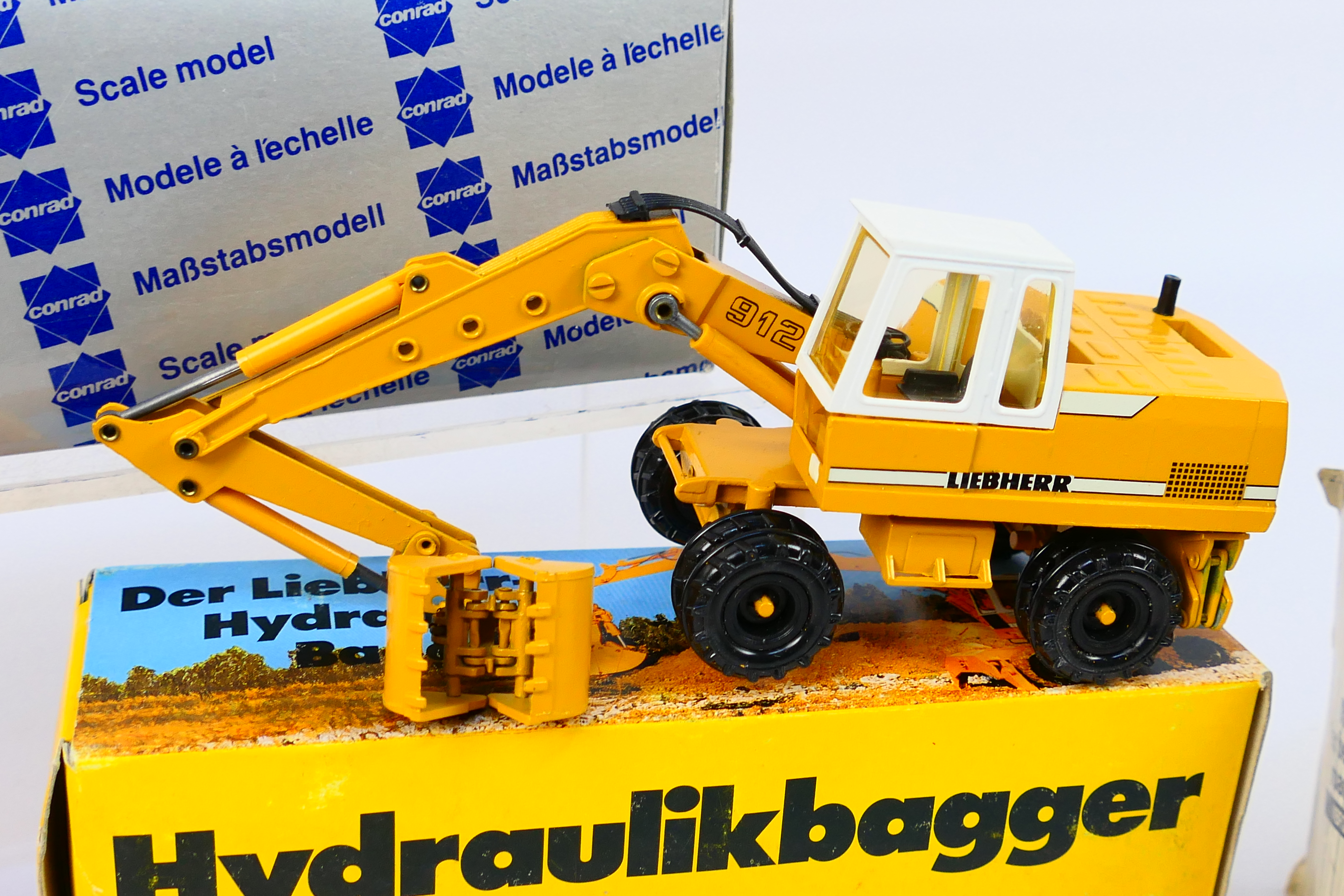 NZG - Conrad - 4 x construction vehicle models, a Case Vibromax W854 in 1:35 scale # 2702, - Image 4 of 5