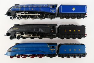 Bachmann - Three unboxed Bachmann OO gauge Class A4 4-6-2 steam locomotives and tenders.