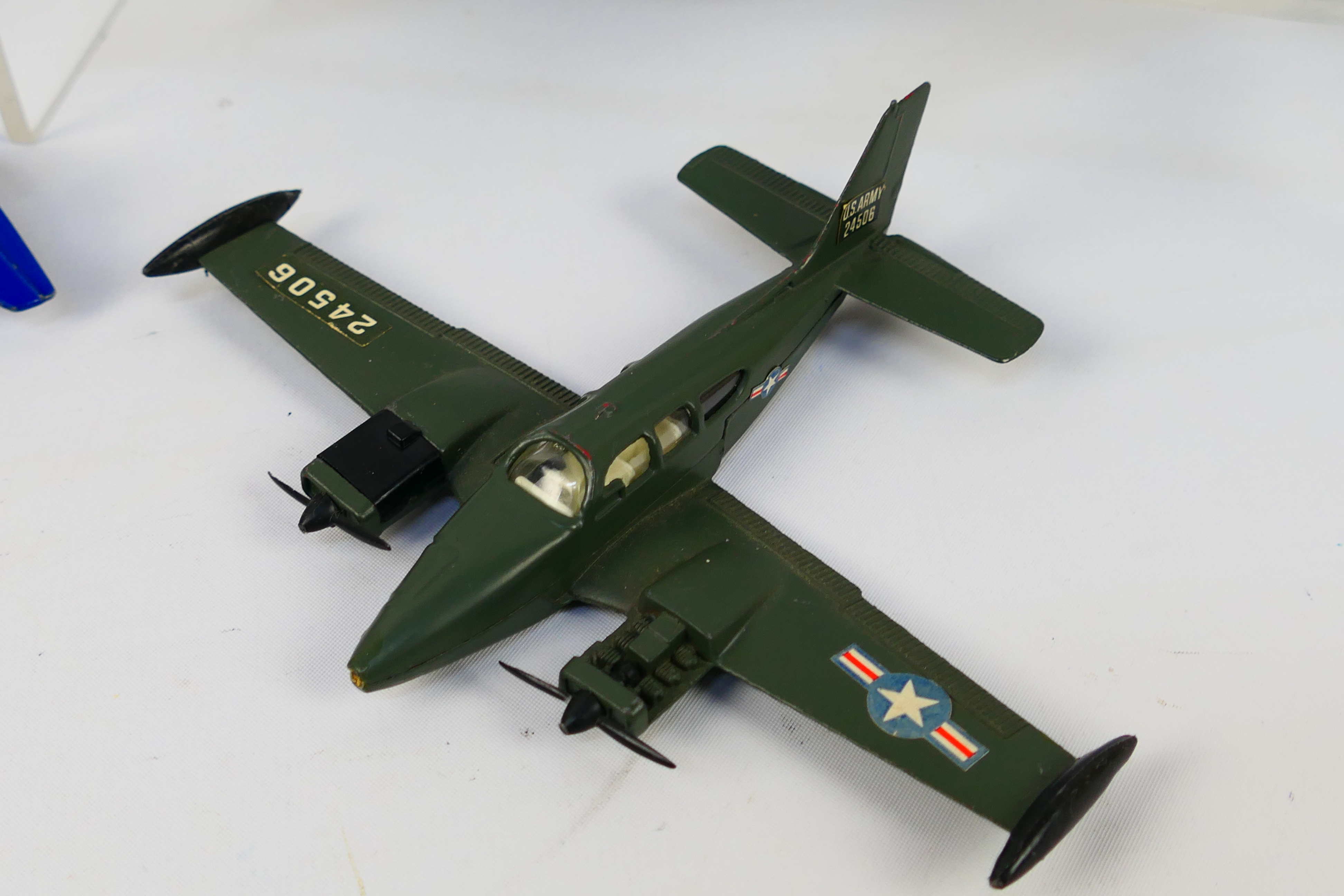 Dinky - 7 x military airplanes, 2 x S.E.P.E.C.A. - Image 5 of 5