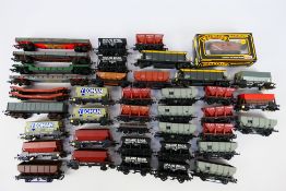 Mainline - Lima - Dapol - A collection of unboxed OO gauge wagons including 6 x Hoppers in Hoare