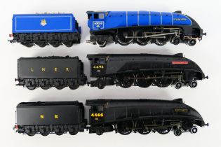 Bachmann - Three unboxed Bachmann OO gauge Class A4 4-6-2 steam locomotives and tenders.