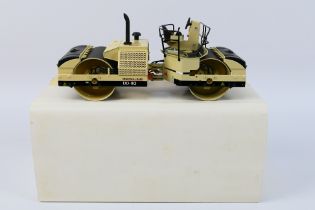 Unknown Maker - An Ingersoll-Rand DD-110 roller in 1:30 scale,