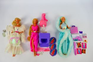 Barbie - Mattel - Three unboxed vintage Barbie dolls plus some accessories.