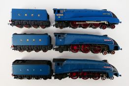 Bachmann - Three unboxed Bachmann OO gauge Class A4 4-6-2 steam locomotives and tenders in LNER