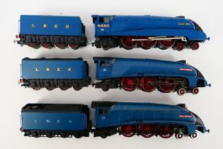 Bachmann - Three unboxed Bachmann OO gauge Class A4 4-6-2 steam locomotives and tenders in LNER
