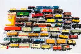 Wrenn - Hornby - Lima - Triang - An unboxed rake of over 40 predominately OO gauge items of freight