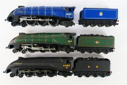 Bachmann - Three unboxed Bachmann OO gauge Class A4 4-6-2 steam locomotives and tenders.