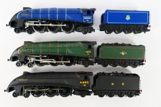 Bachmann - Three unboxed Bachmann OO gauge Class A4 4-6-2 steam locomotives and tenders.