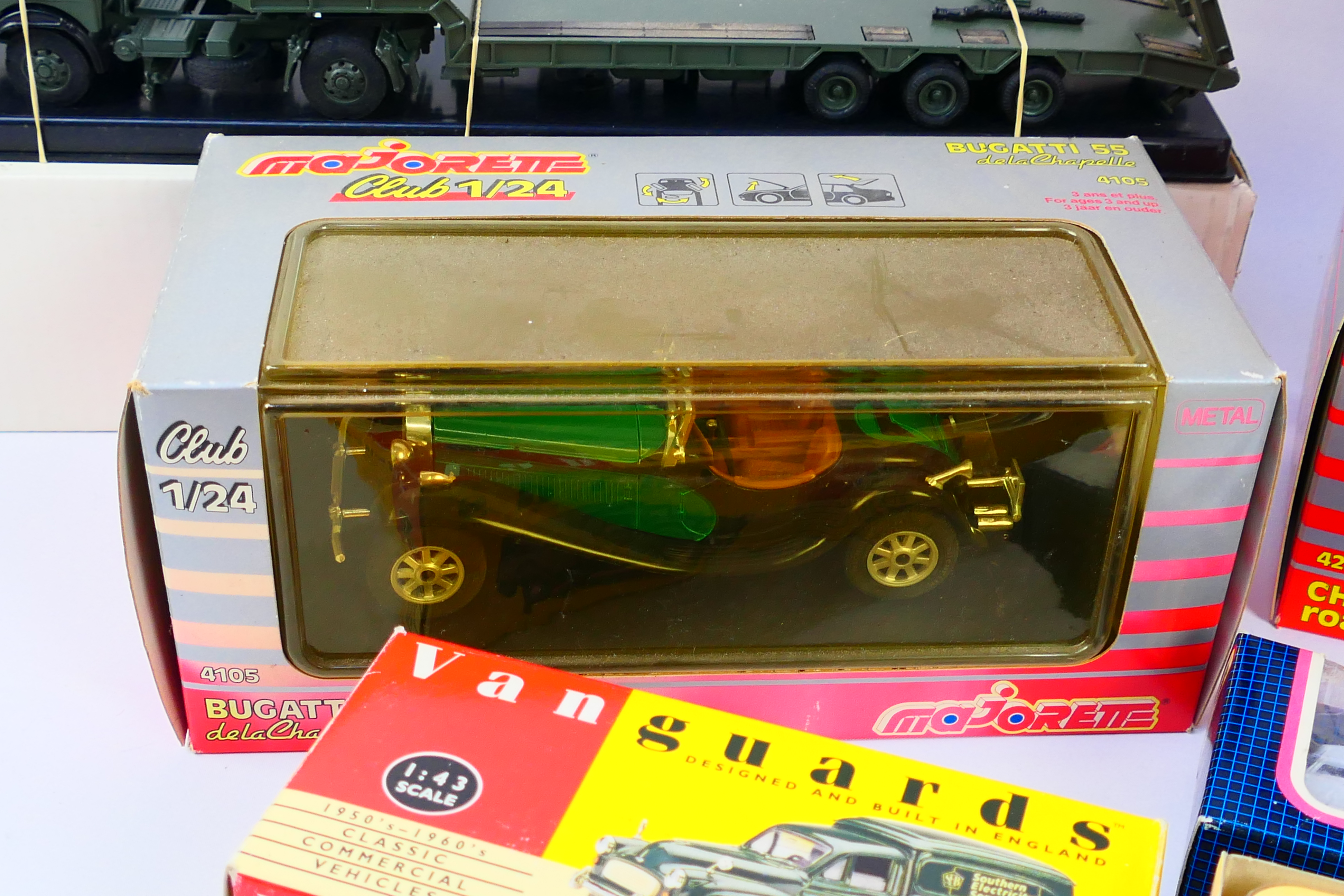 Matchbox - Majorette - Old Cars - Vanguards - 8 x boxed models including Porsche 944 in 1:24 scale, - Image 4 of 5