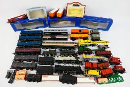 Hornby - Airfix - A collection of OO gauge locomotives and rolling stock for spares or restoration
