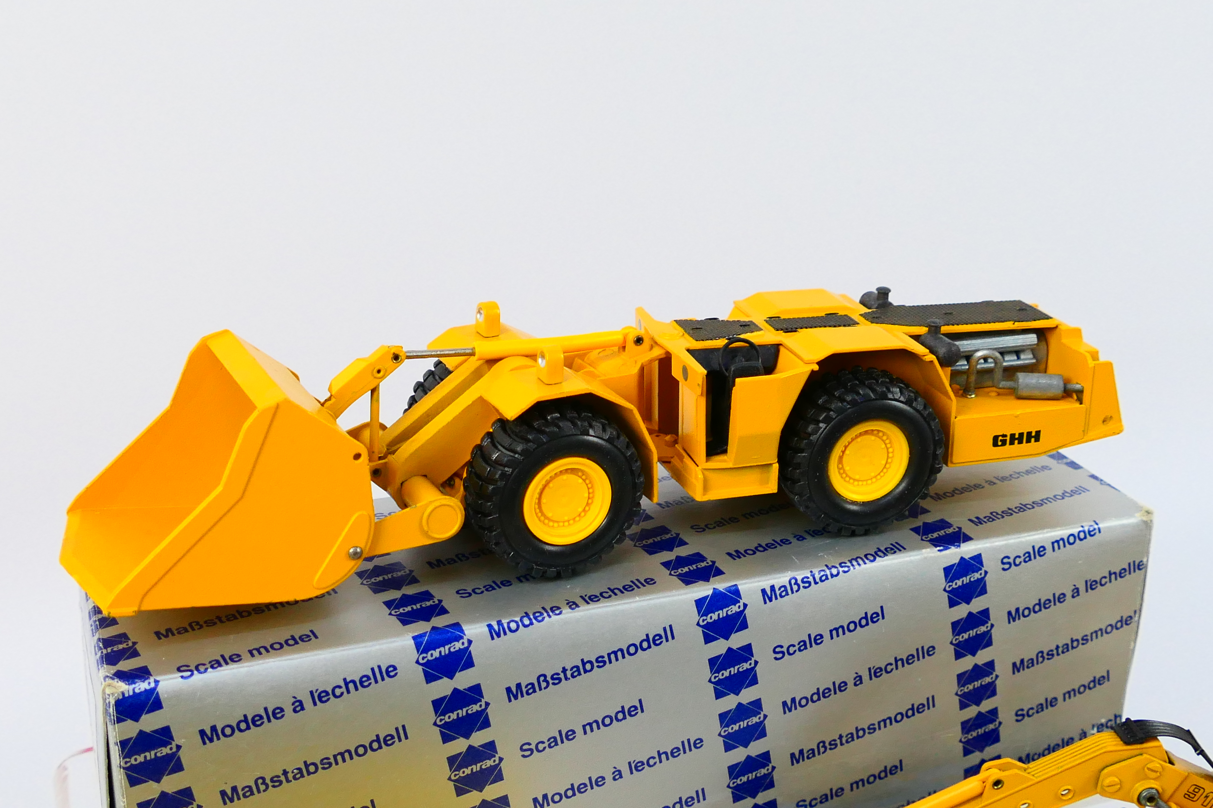 NZG - Conrad - 4 x construction vehicle models, a Case Vibromax W854 in 1:35 scale # 2702, - Image 2 of 5