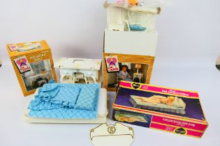 Pedigree - Sindy - Three boxed vintage Sindy accessories,