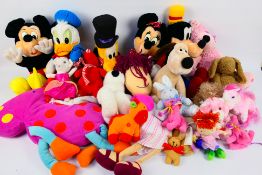 Disney - Others - A group of children's plush toys in a variety of sizes,