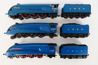 Hornby - Three unboxed Hornby OO gauge Class A4 4-6-2 steam locomotives and tenders in LNER blue