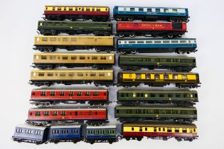 Hornby - Triang -Trix A rake of 18 unboxed OO gauge passenger coaches,