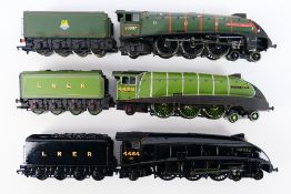 Bachmann - Three unboxed Bachmann OO gauge Class A4 4-6-2 steam locomotives and tenders.