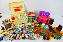 Sylvanian Families - Polly Pocket - Others - A group of vintage children's toys and play sets,