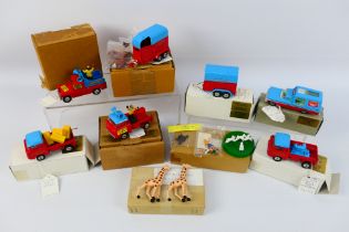 Corgi - A collection of restored / Code 3 Corgi 'Chipperfields' themed vehicles and accessories by