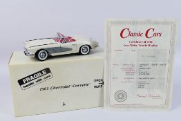 Danbury Mint - Classic Cars - A 1:24 scale 1961 Chevrolet Corvette die-cast model by Danbury Mint -