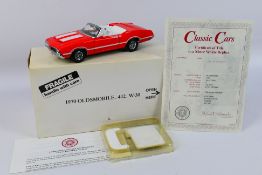 Danbury Mint - Classic Cars - A 1:24 scale 1970 Oldsmobile 442 W-30 die-cast model by Danbury Mint