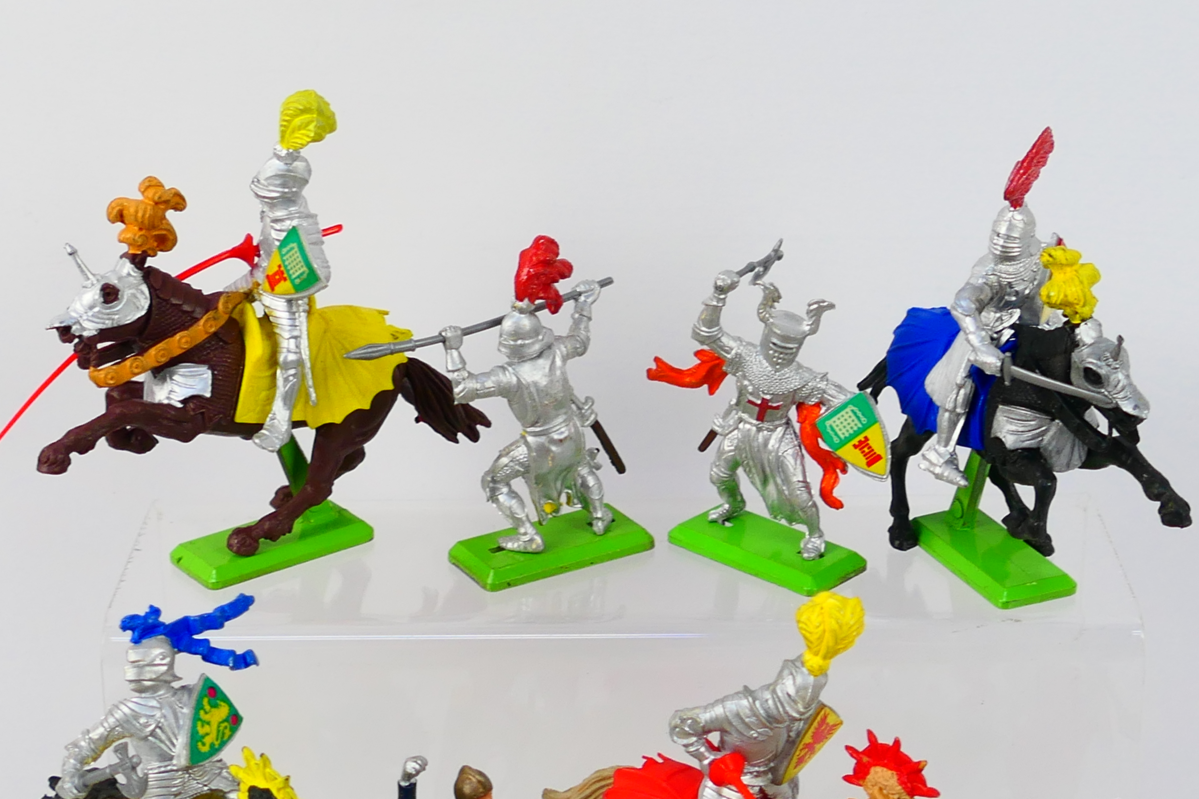 Britains Deetail - A collection of 23 unboxed Britains Deetail Knights. - Image 2 of 5
