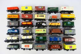 Wrenn - Others - 30 unboxed items of freight rolling stock predominately by Wrenn.
