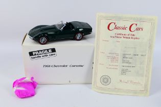 Danbury Mint - Classic Cars - A 1:24 scale 1968 Chevrolet Corvette die-cast model by Danbury Mint -