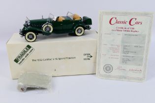 Danbury Mint - Classic Cars - A 1:24 scale 1932 Cadillac V-16 Sport Phaeton die-cast model by