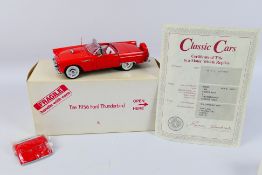 Danbury Mint - Classic Cars - A 1:24 scale 1956 Ford Thunderbird die-cast model by Danbury Mint -