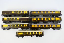 Triang - Other - A rake of seven unboxed OO gauge Pullman Coaches.