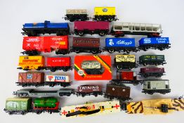 Lima - Wrenn - Hornby - Tri-ang - 26 predominately unboxed items of freight rolling stock;