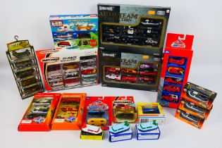 Matchbox - Edocar - Tomy - Fast Lane - A collection of boxed / carded vehicles including military