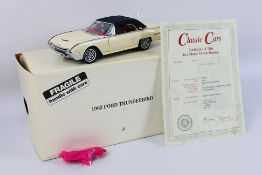 Danbury Mint - A boxed 1:24 scale die-cast 1962 Ford Thunderbird by Danbury Mint - Model comes in